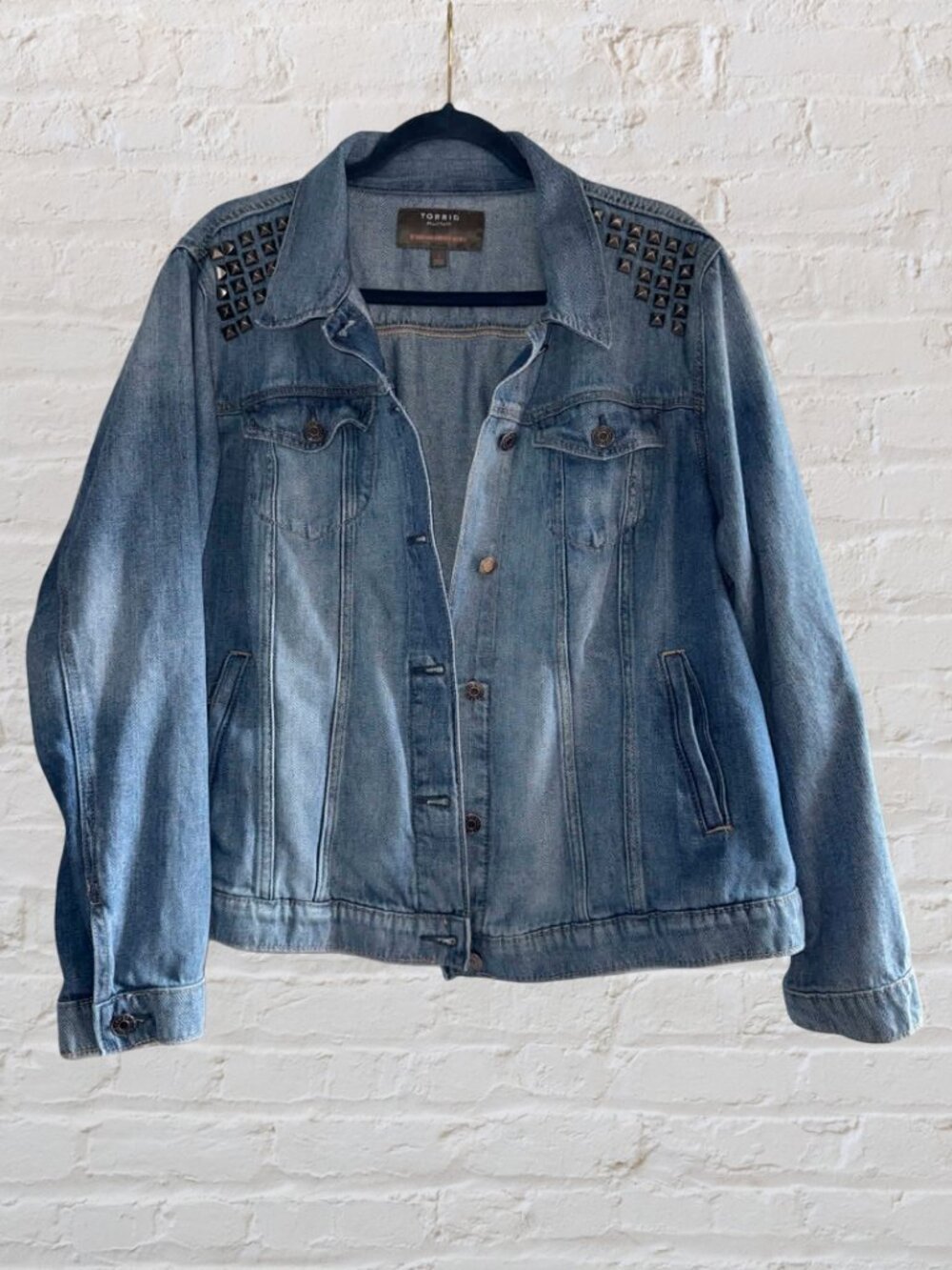 3X Denim Studded Trucker TORRID - Picture 2 of 10